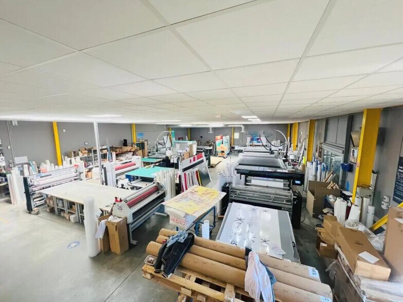 Bureau dans Élancourt à louer - Photo intérieure - Image 2 de 10