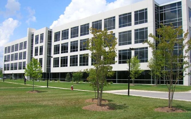5221 Paramount Pky, Morrisville, NC à louer - Photo du bâtiment - Image 2 de 8