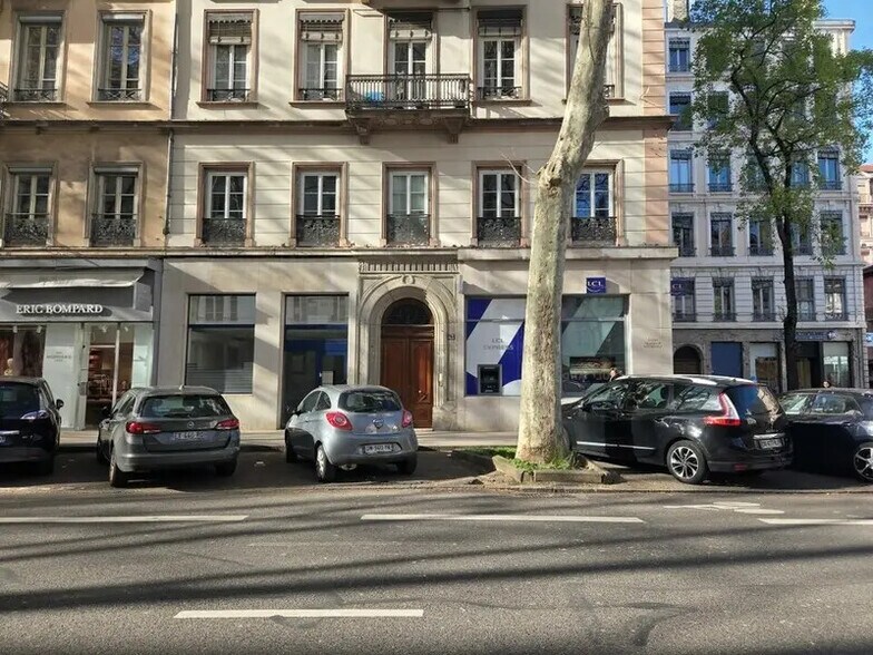 Commerce de détail dans Lyon à louer - Photo du bâtiment - Image 2 de 6