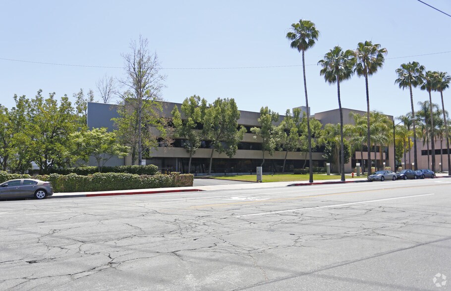 3000 W Alameda Ave, Burbank, CA à louer - Photo du bâtiment - Image 3 de 5