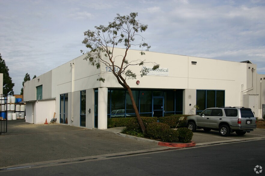 1240 Keystone Way, Vista, CA à louer - Photo du bâtiment - Image 2 de 23