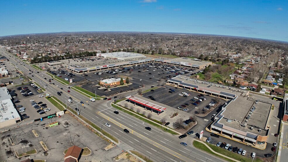 26300-26650 Ford Rd, Dearborn Heights, MI à louer - Photo du bâtiment - Image 3 de 8