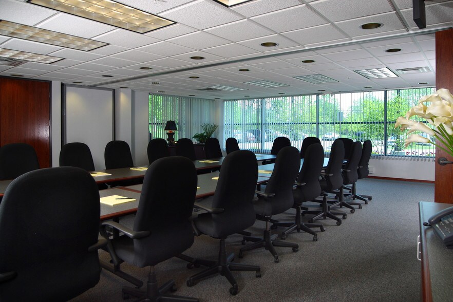 200 E Big Beaver Rd, Troy, MI à louer - Autre - Image 2 de 20