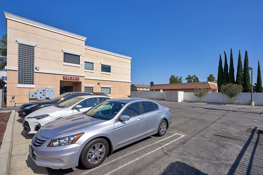 5821 Beach Blvd, Buena Park, CA à louer - Photo du bâtiment - Image 2 de 12