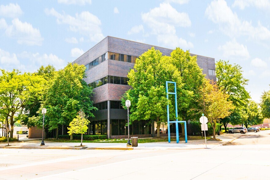 10 S Main St, Mount Clemens, MI à louer - Photo du bâtiment - Image 2 de 13