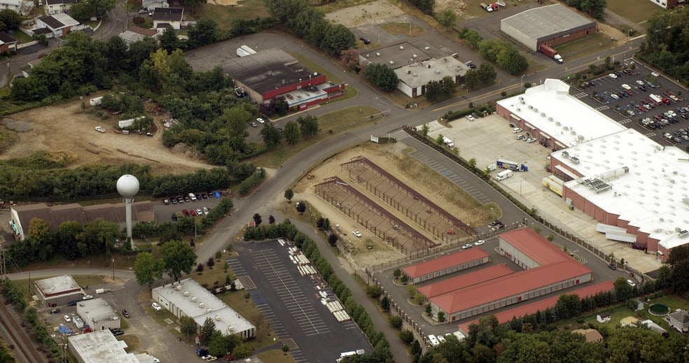 24 Holt Dr, Stony Point, NY à louer - Photo du bâtiment - Image 2 de 21