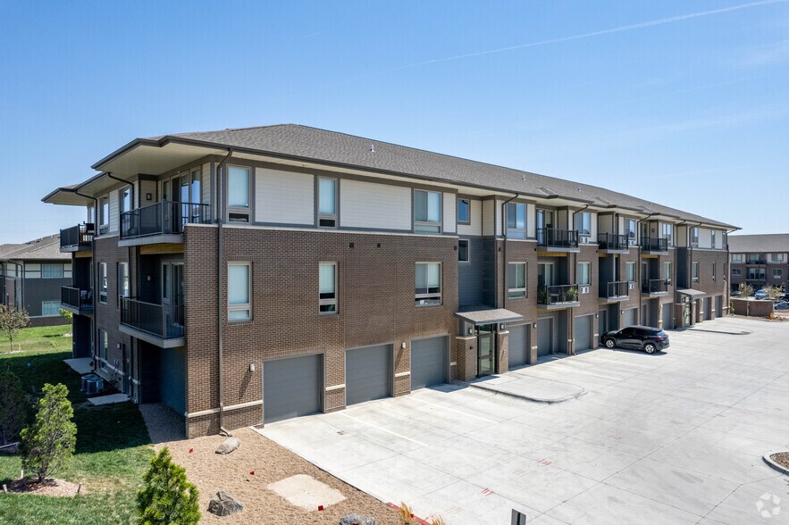 7565 S 146th St, Omaha, NE à louer - Photo du bâtiment - Image 3 de 7