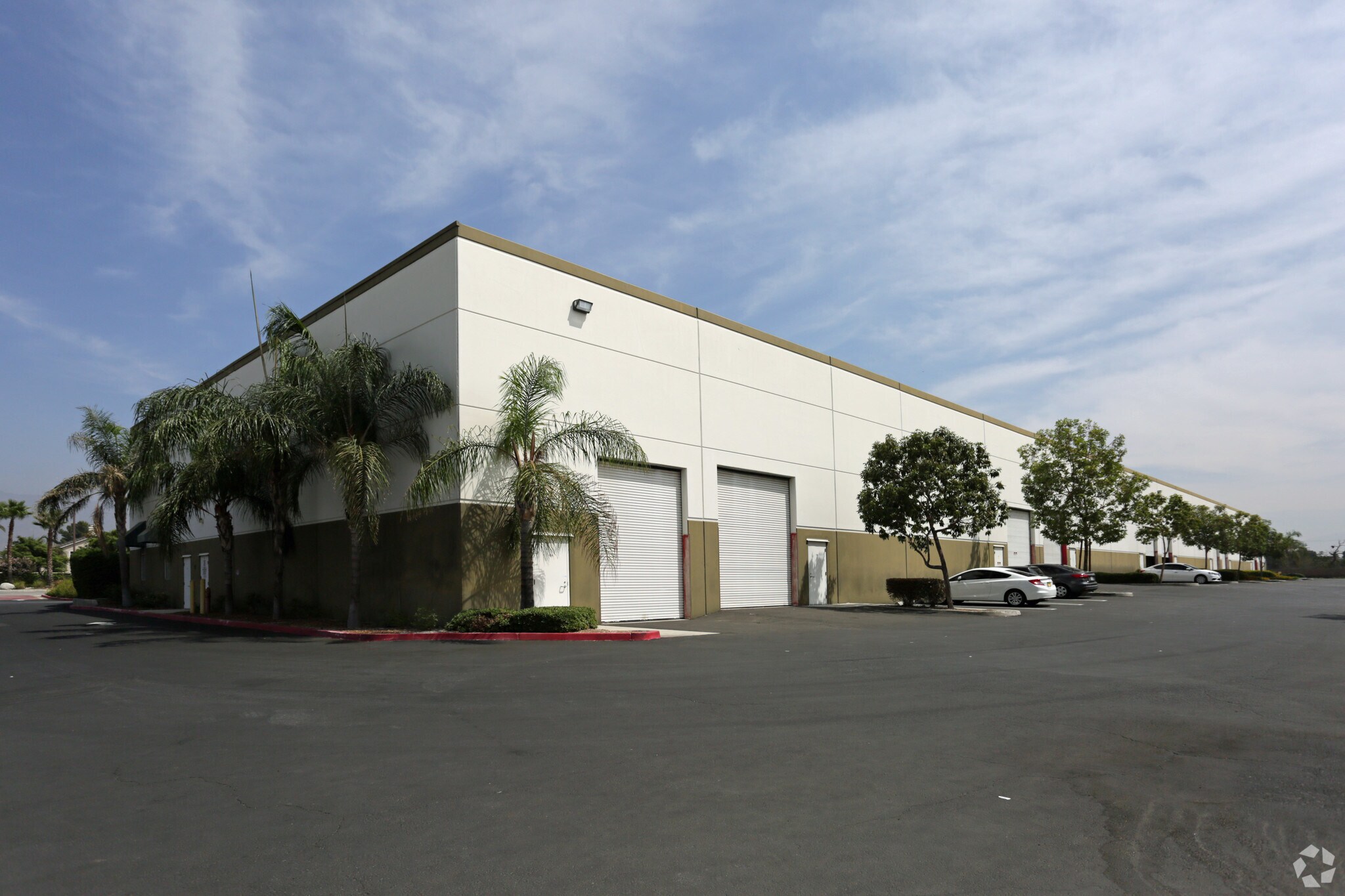 14189 Foothill Blvd, Fontana, CA à louer Photo du bâtiment- Image 1 de 9