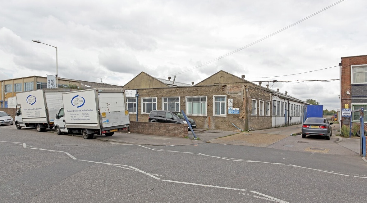 17-19 Thames Rd, Barking for lease Primary Photo- Image 1 of 2