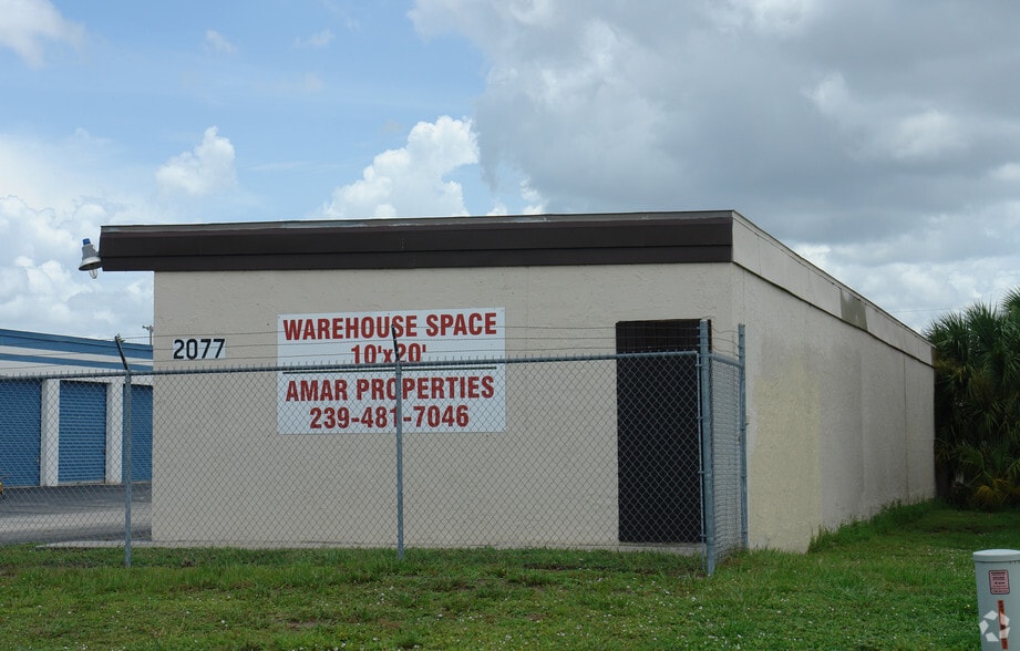 2077 Beacon Manor Dr, Fort Myers, FL à vendre - Photo du bâtiment - Image 3 de 3