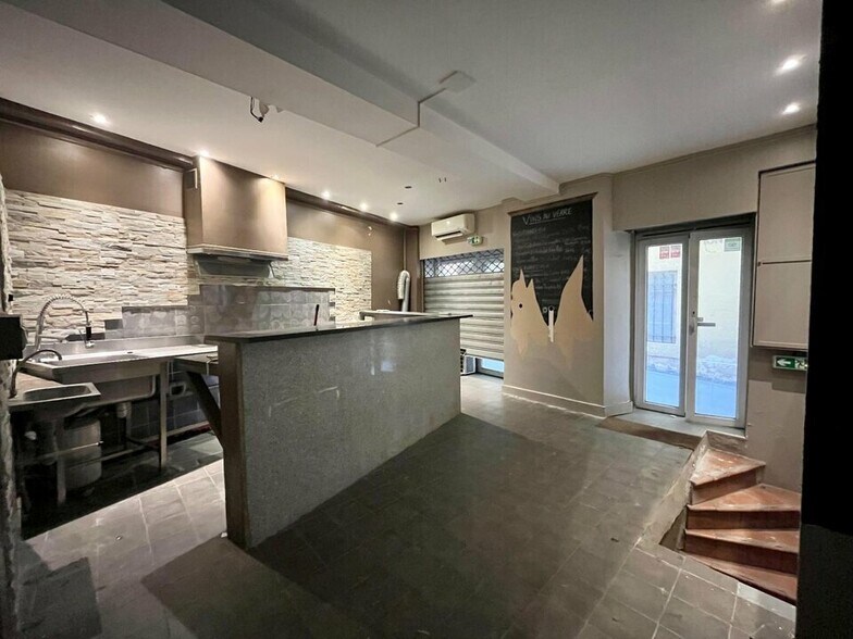 Retail in Nice for sale - Interior Photo - Image 2 of 9