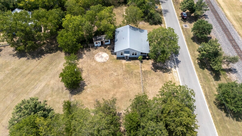 309 Railroad St, Buda, TX à vendre - Photo du bâtiment - Image 3 de 14
