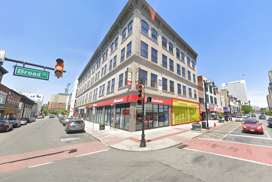 869 Broad St, Newark, NJ for lease - Building Photo - Image 1 of 3