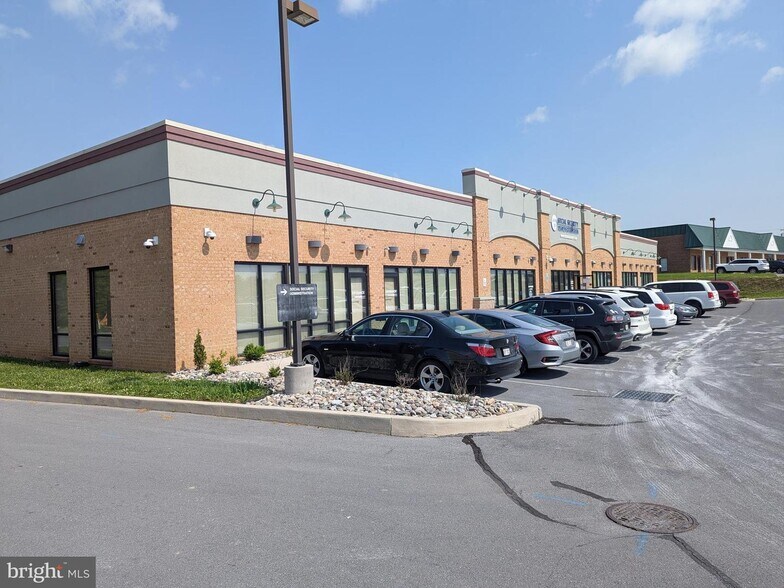 14 Compass Pt, Martinsburg, WV à vendre - Photo du bâtiment - Image 3 de 35