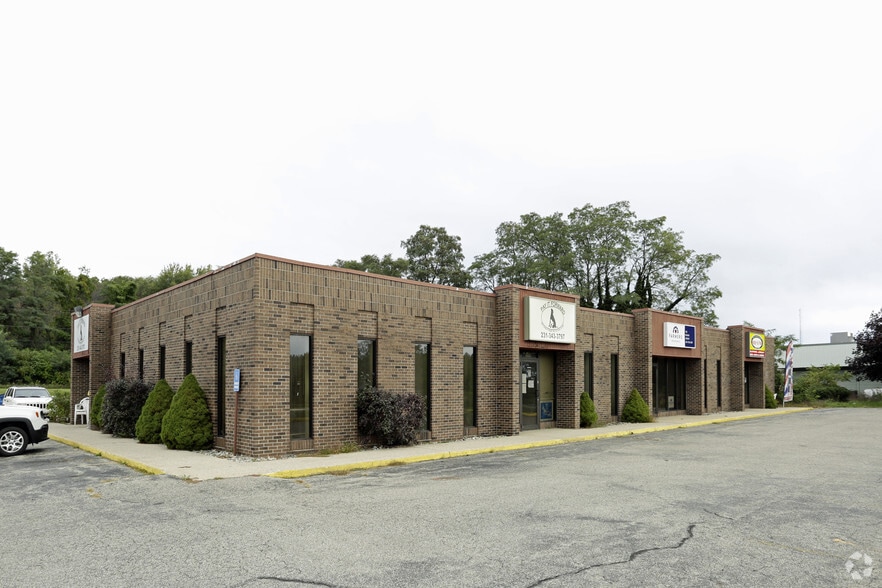 90-96 Seaway Dr, Muskegon, MI for sale - Primary Photo - Image 1 of 5