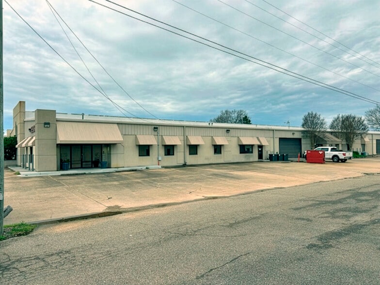 521-531 Oliver Rd, Montgomery, AL à vendre - Photo du bâtiment - Image 2 de 5