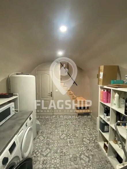 Retail in Paris for lease - Interior Photo - Image 3 of 5
