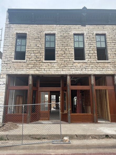 118 College st, Stephenville, TX for lease - Building Photo - Image 3 of 5