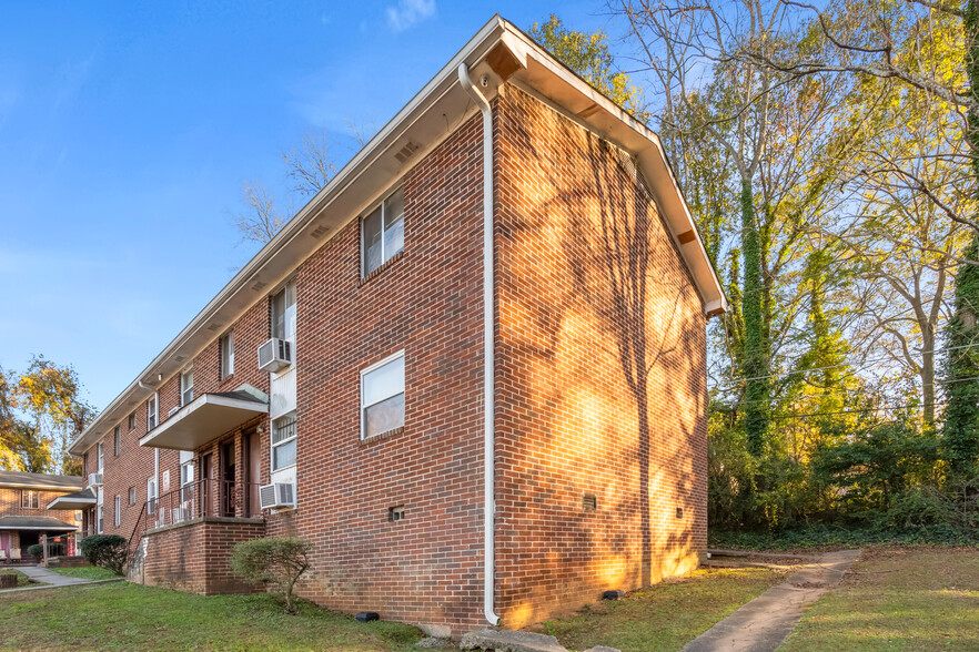 880 Rock St NW, Atlanta, GA for sale - Building Photo - Image 3 of 14