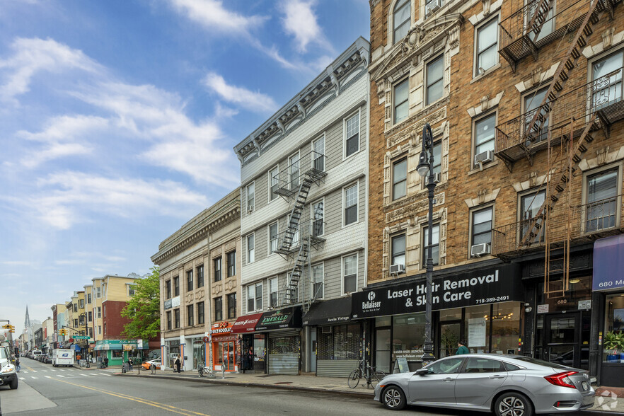 688 Manhattan Ave, Brooklyn, NY for sale - Building Photo - Image 3 of 4