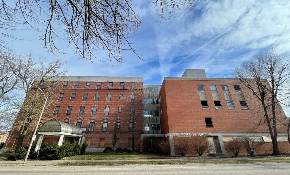 239 S Cherry St, Galesburg, IL à vendre - Photo du bâtiment - Image 1 de 16