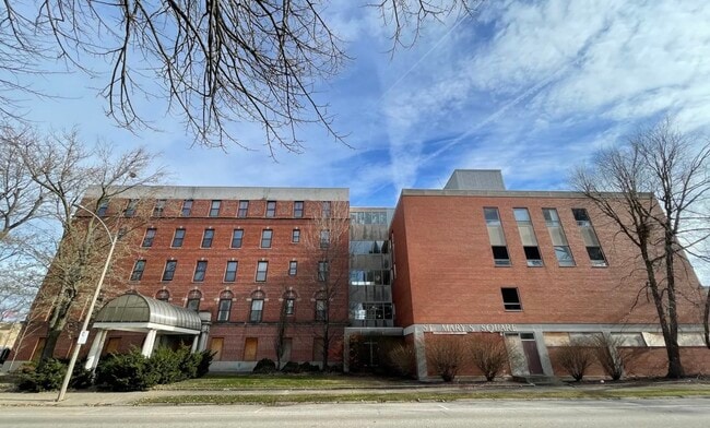 Plus de détails pour 239 S Cherry St, Galesburg, IL - Soins de santé aux enchères