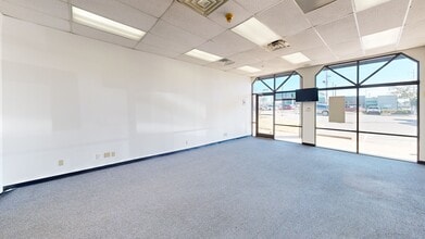 4609-4637 Poplar Ave, Memphis, TN à louer Numérisation 3D de Matterport- Image 1 de 7