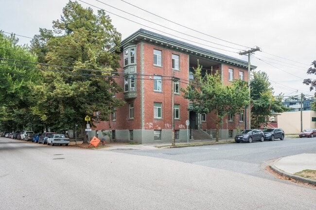 More details for 2404 Guelph St, Vancouver, BC - Multifamily for Sale