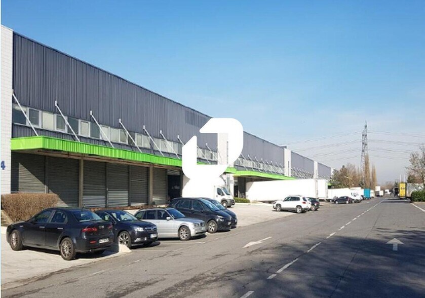 Industrial in Cergy for lease - Building Photo - Image 2 of 3