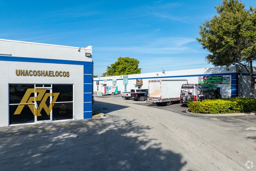 19200 SW 106th Ave, Miami, FL à louer - Photo du bâtiment - Image 2 de 20