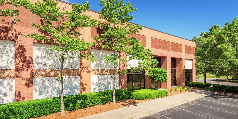 1337 Wood Branch Dr, Charlotte, NC for lease - Building Photo - Image 1 of 3