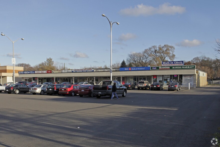 374 Lakeshore Rd E, Mississauga, ON à louer - Photo du bâtiment - Image 3 de 5