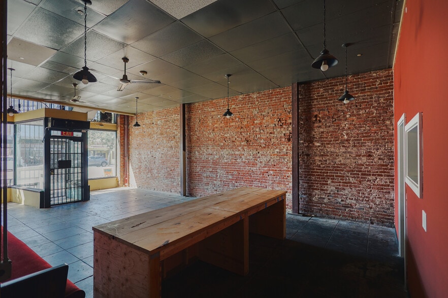 5567-5577 Figueroa St, Los Angeles, CA à louer - Photo du bâtiment - Image 3 de 9