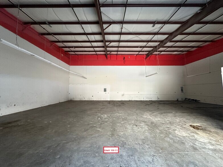 10881 Santa Fe Ave, Hesperia, CA à louer - Photo du bâtiment - Image 3 de 11
