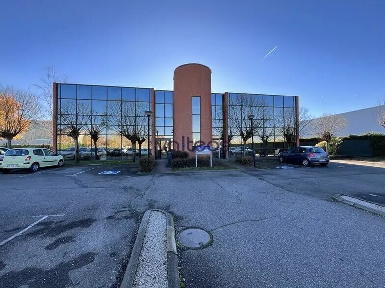13 Rue Michel Labrousse, Toulouse à louer - Photo du bâtiment - Image 2 de 7