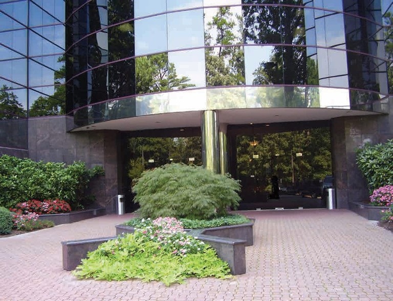 2840 Plaza Pl, Raleigh, NC for lease - Primary Photo - Image 1 of 13