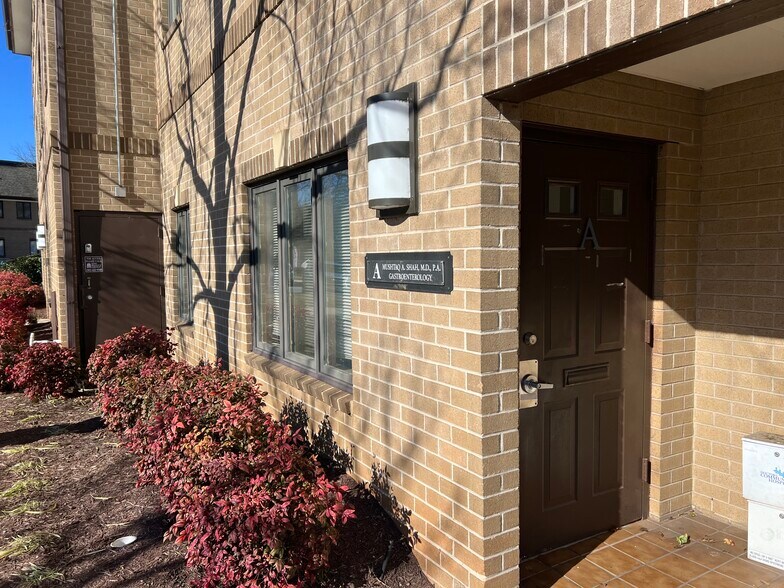 7221-7231 Hanover Pky, Greenbelt, MD à vendre - Photo du bâtiment - Image 2 de 10