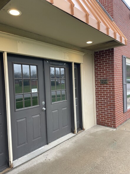 1201 W College St, Liberty, MO for lease - Building Photo - Image 3 of 22