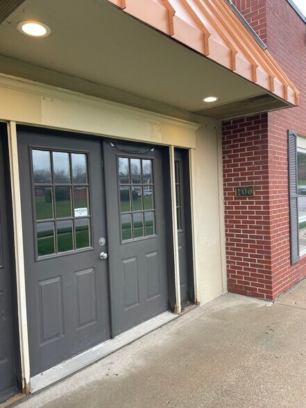 1201 W College St, Liberty, MO à louer - Photo du bâtiment - Image 3 de 22