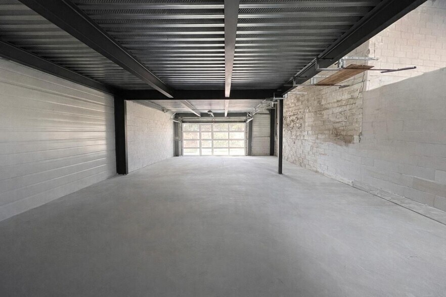 Flex dans La Crau à louer - Photo du bâtiment - Image 3 de 15