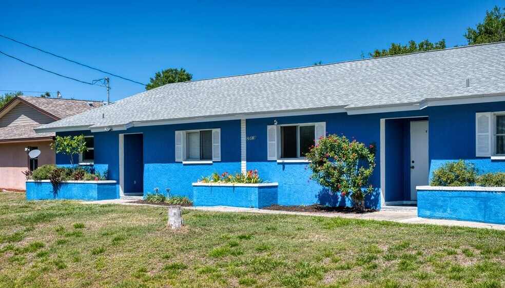 25038 Harborview Rd, Port Charlotte, FL à vendre - Photo du bâtiment - Image 2 de 43