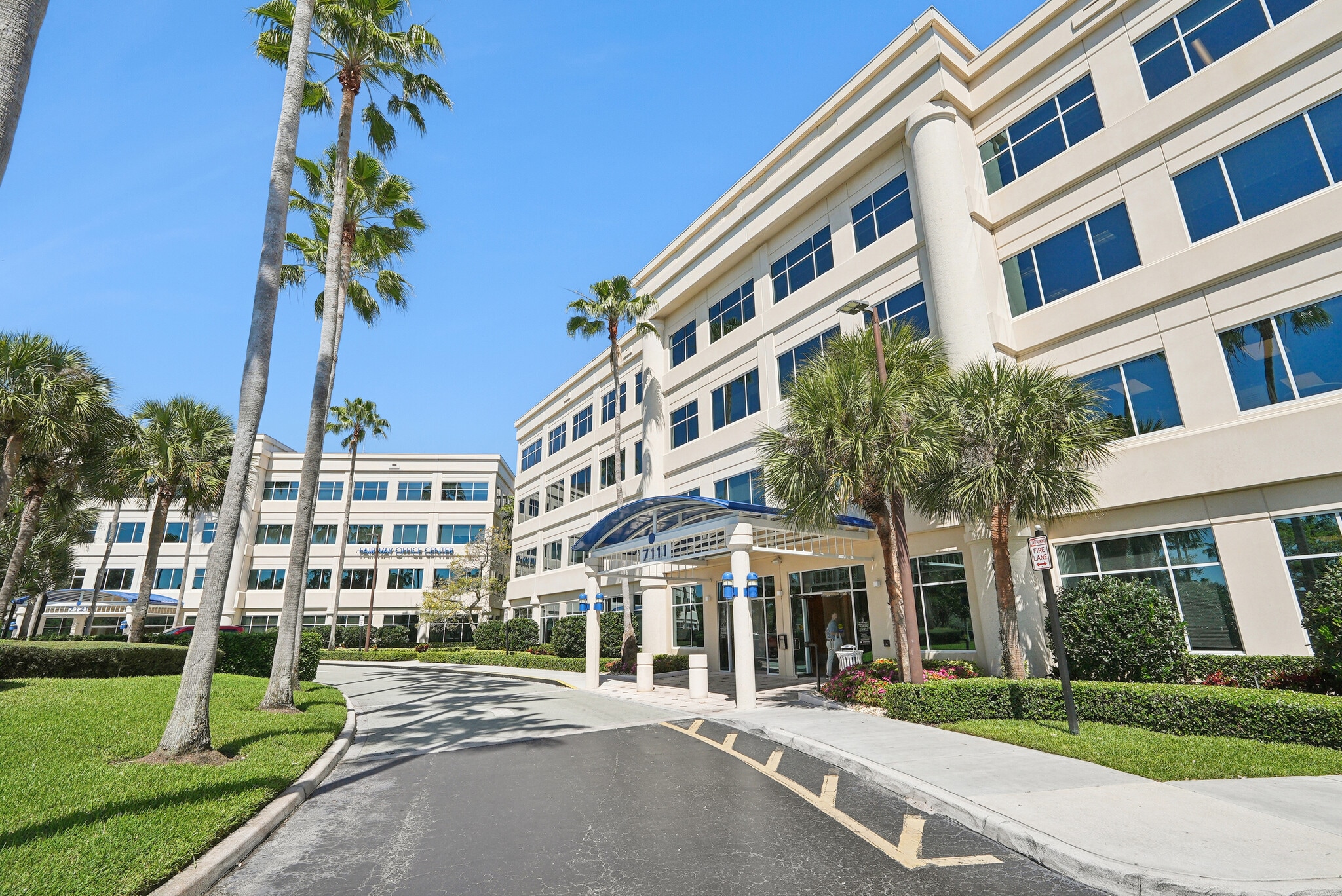 7108-7121 Fairway Dr, Palm Beach Gardens, FL for lease Building Photo- Image 1 of 27