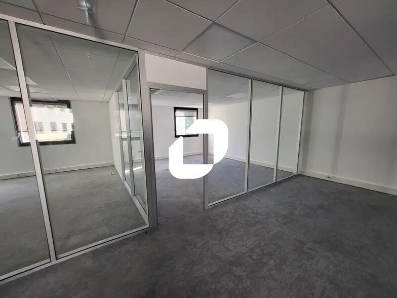 Office in Saint-Gratien for lease - Interior Photo - Image 1 of 20