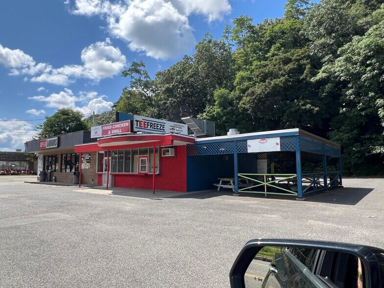 915 Main St, Holyoke, MA à vendre - Photo du bâtiment - Image 2 de 14