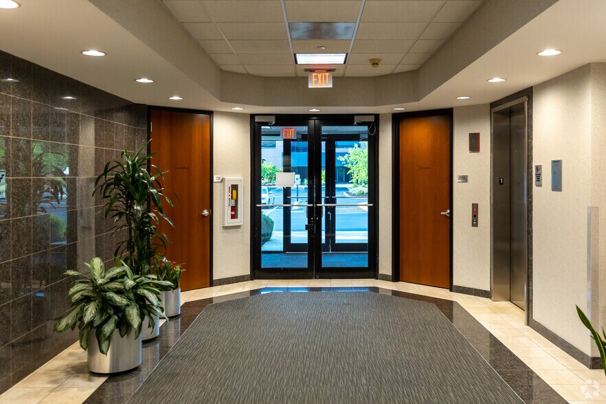 1770 Park St, Naperville, IL à vendre - Hall d’entrée - Image 2 de 10