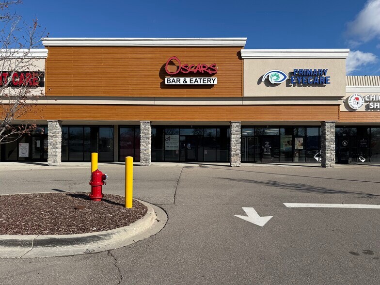 2051-2325 18 Mile Rd, Sterling Heights, MI à louer - Photo du bâtiment - Image 2 de 12