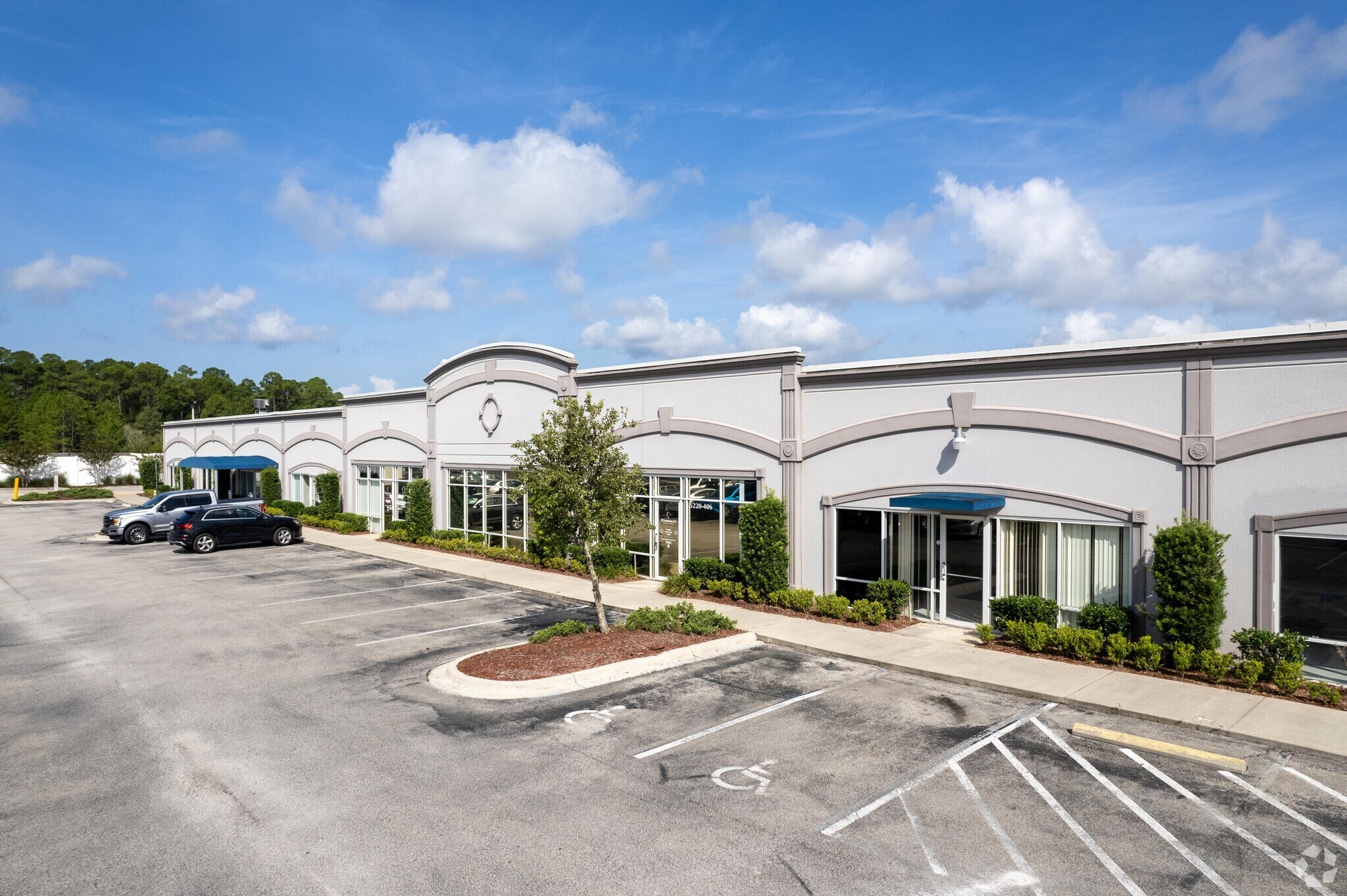 5220 Shad Rd, Jacksonville, FL à louer Photo du bâtiment- Image 1 de 6