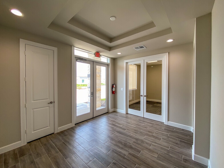 3129 Kingsley Dr, Pearland, TX for sale - Interior Photo - Image 2 of 8