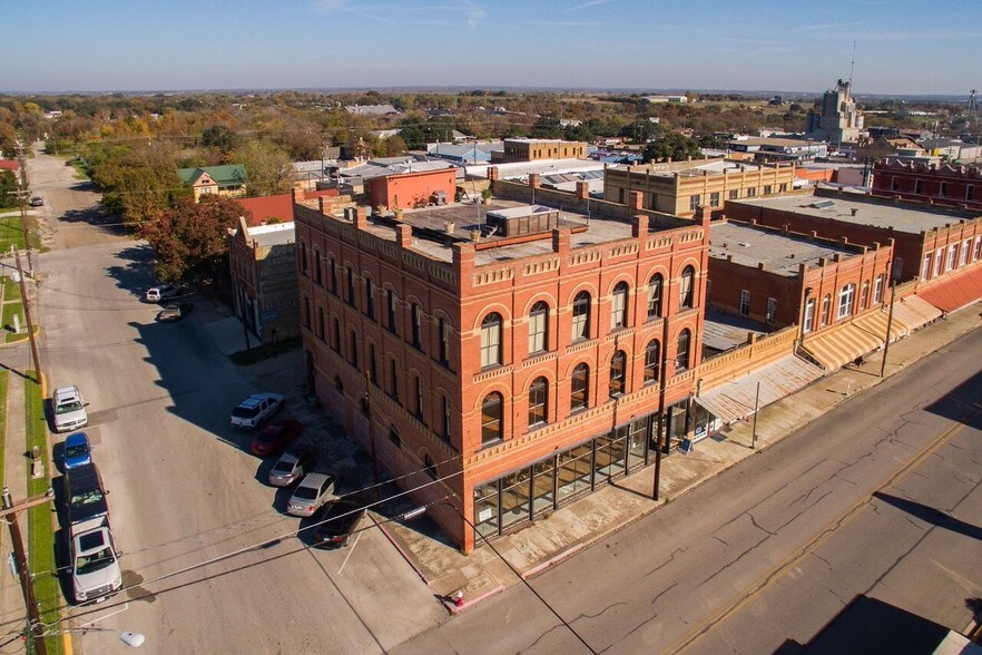 119 W San Antonio St, Lockhart, TX à vendre - Photo du bâtiment - Image 2 de 30