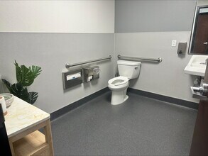 2211 Moorpark Ave, San Jose, CA à louer Photo intérieure- Image 2 de 7